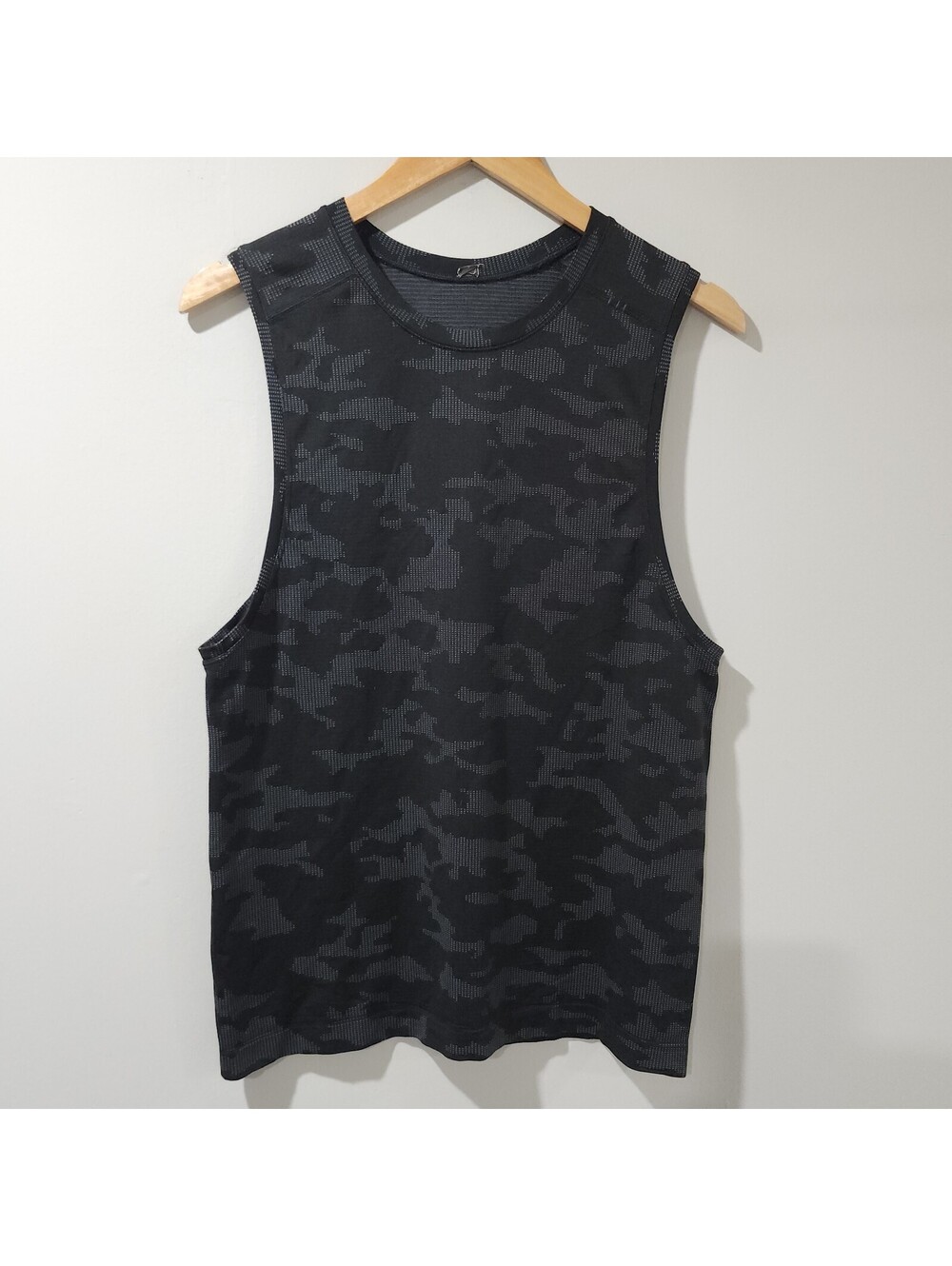 Lululemon Metal Vent Tech Sleeveless Tank Stretch Performance Gym Exercise Camo
